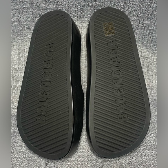 Balenciaga Chunky Black Rubber Slide Sandals 
EU 38 / US 8 - Picture 7 of 11